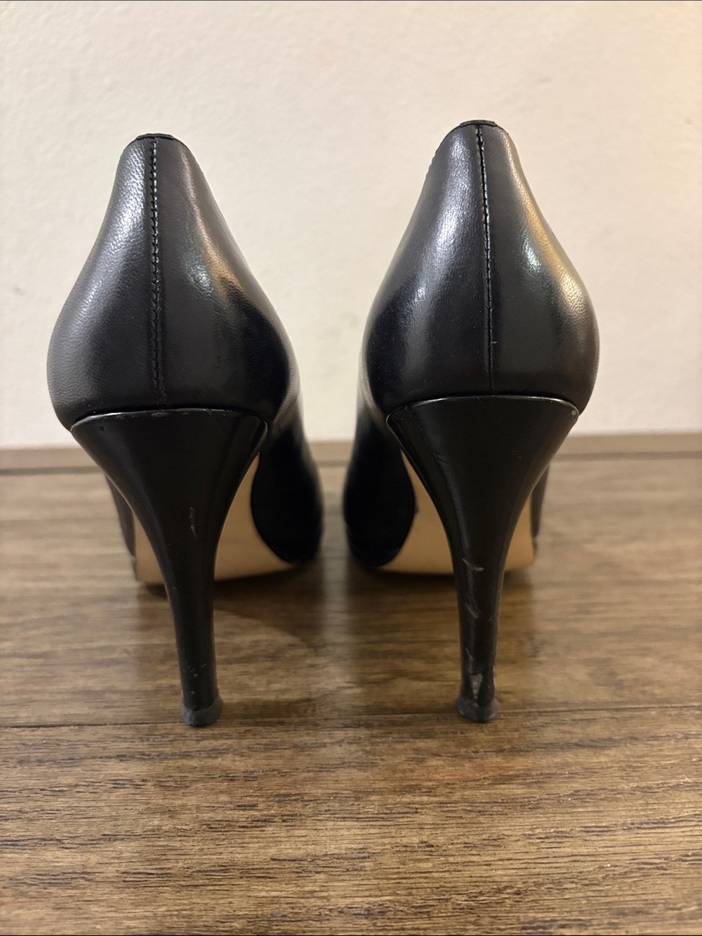 [Tahari] Black Leather High Heels Pumps Stilettos Rounded Toe Women’s 8 - Picture 5 of 11